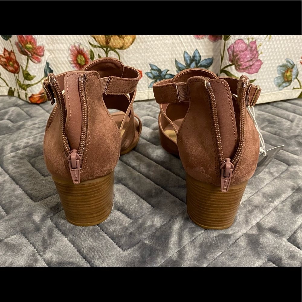heels - Picture 2 of 4